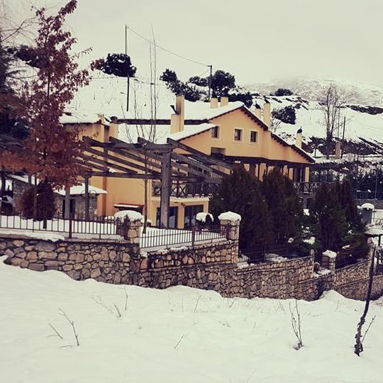 Guesthouse Mouses Kalavryta Esterno foto